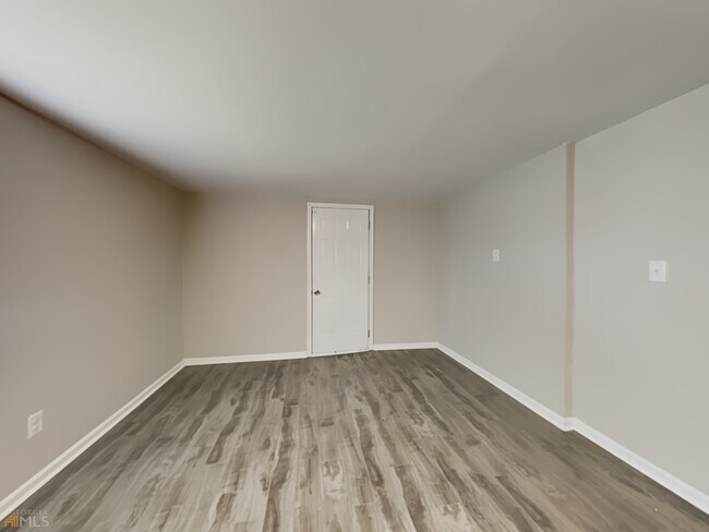 Building Photo - 908 Kennesaw Dr