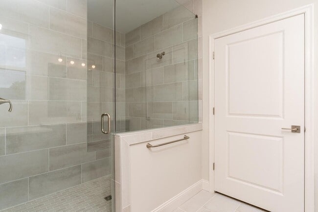 Building Photo - 5852 Stillwater Ln