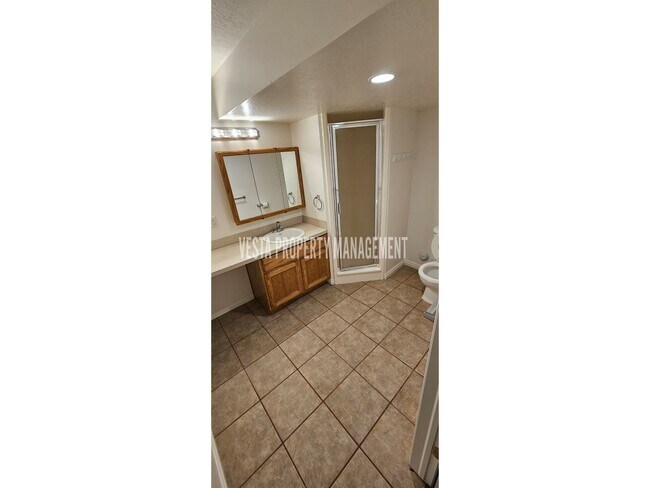 Building Photo - 981 Hudson St