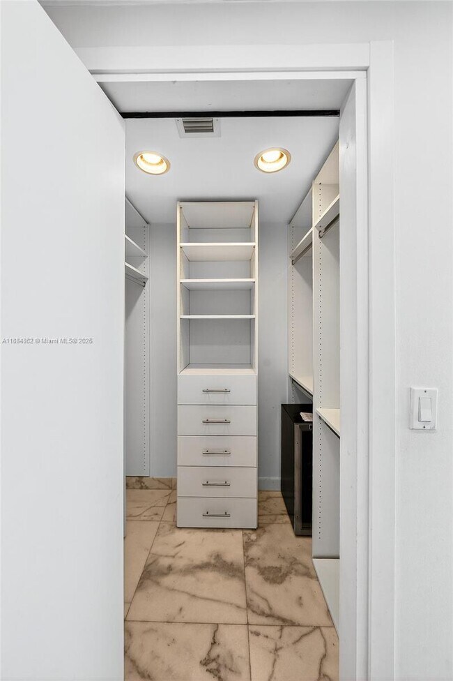 Building Photo - 540 West Ave