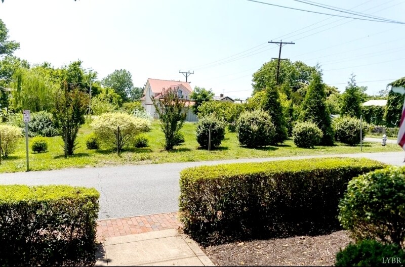 Building Photo - 614 Norwood St