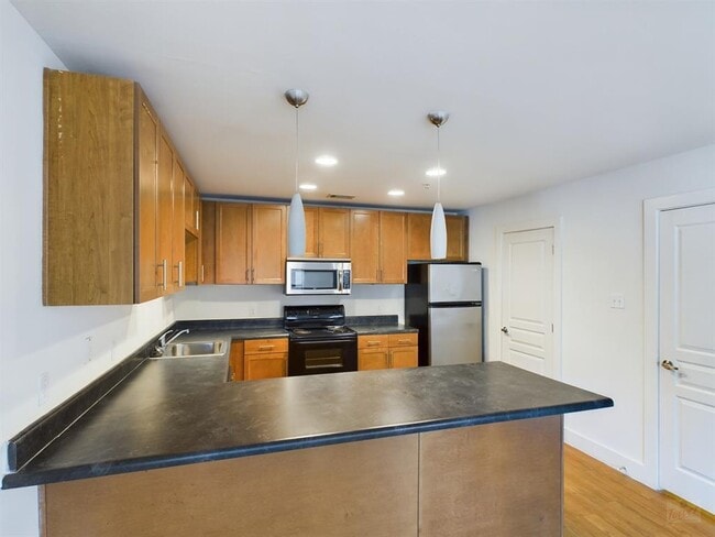 Building Photo - 711 W 32nd St