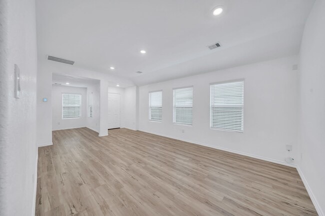 Building Photo - 17607 Longwood Trce Ln