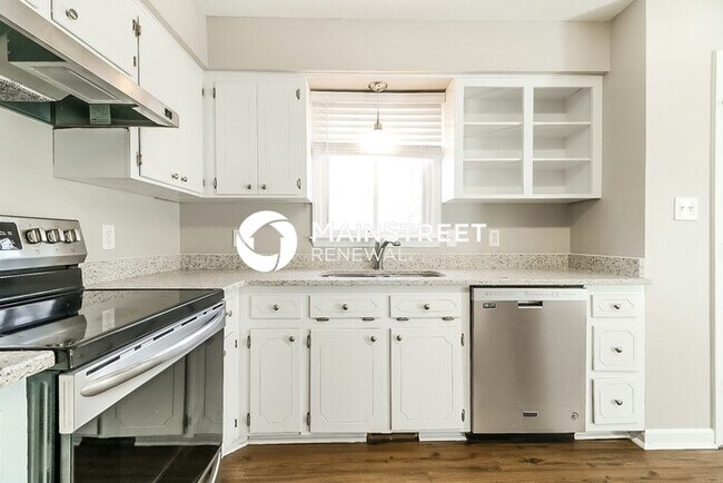 Building Photo - 3 Bedroom Pet-Friendly Home in Raleigh, NC with Main Street Renewal