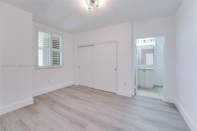 Building Photo - 3340 NE 190th St