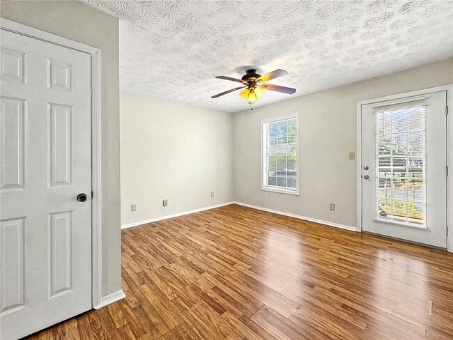 Building Photo - 1702 Country Park Dr