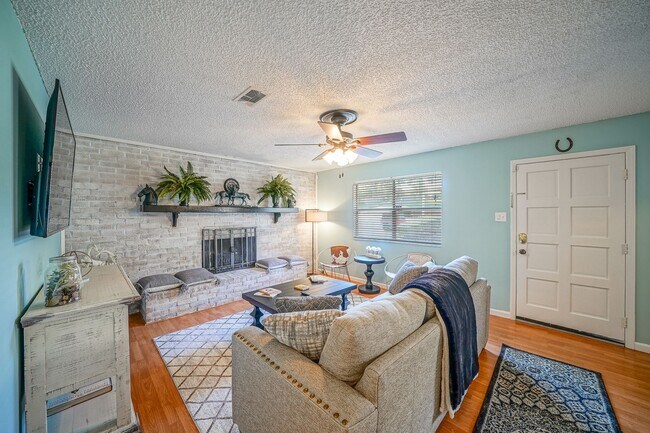 Building Photo - 125 Carl Dr