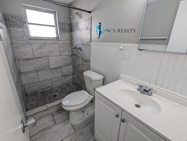 Building Photo - 3/2/1 1412 Sq. Ft. home with renovated kit...
