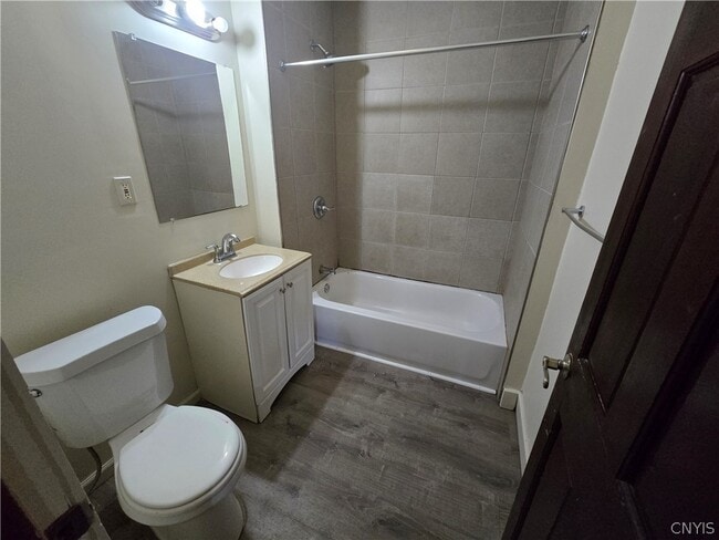 Building Photo - 322 Spring St