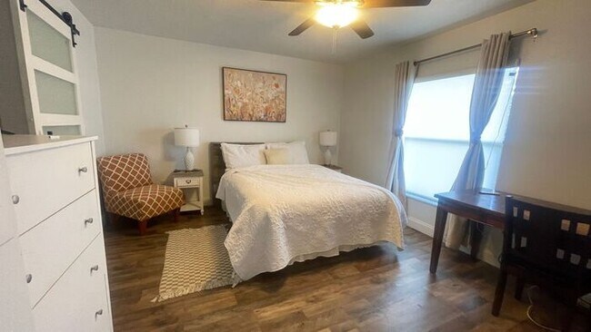 Building Photo - 1718 Silver Creek Ct