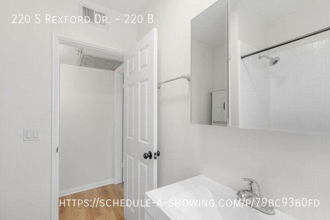 Building Photo - 220 Rexford Dr