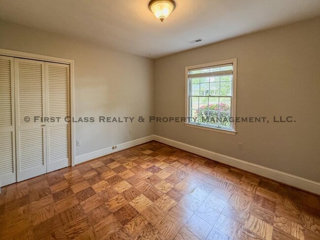 Building Photo - 500 Ashworth Rd