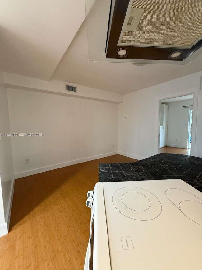 Building Photo - 2225 NE 123rd St