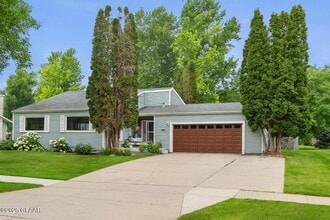 Building Photo - 3402 Par St N