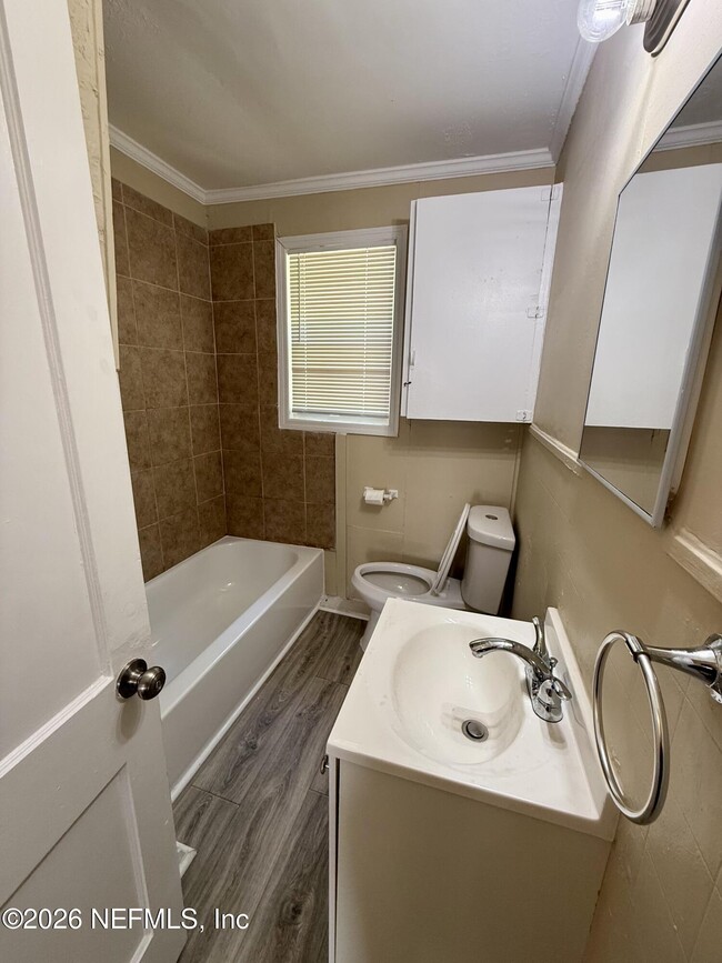 Building Photo - 2131 Thelma St