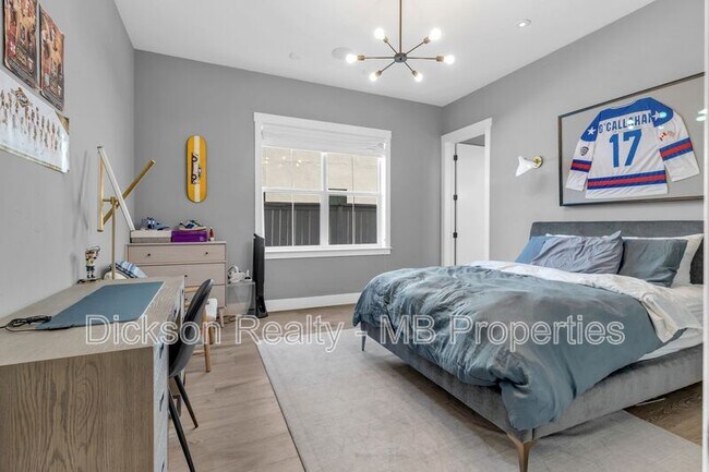 Building Photo - 6120 Triple Crown Dr