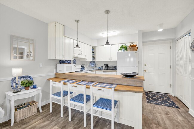 Building Photo - 2400 S Ocean Dr