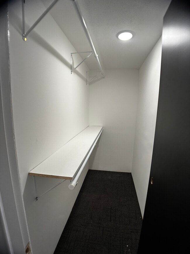 Building Photo - 211 Lakewood Dr