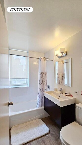 Building Photo - 66 W 38th St