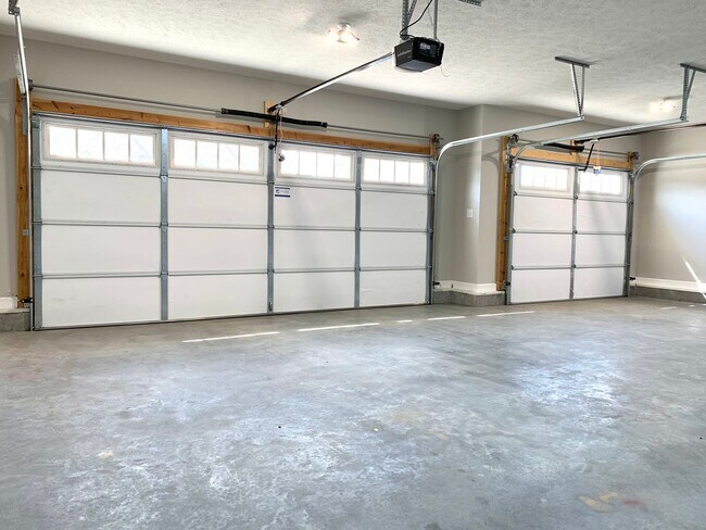 Building Photo - 1247 Highgrove Ln