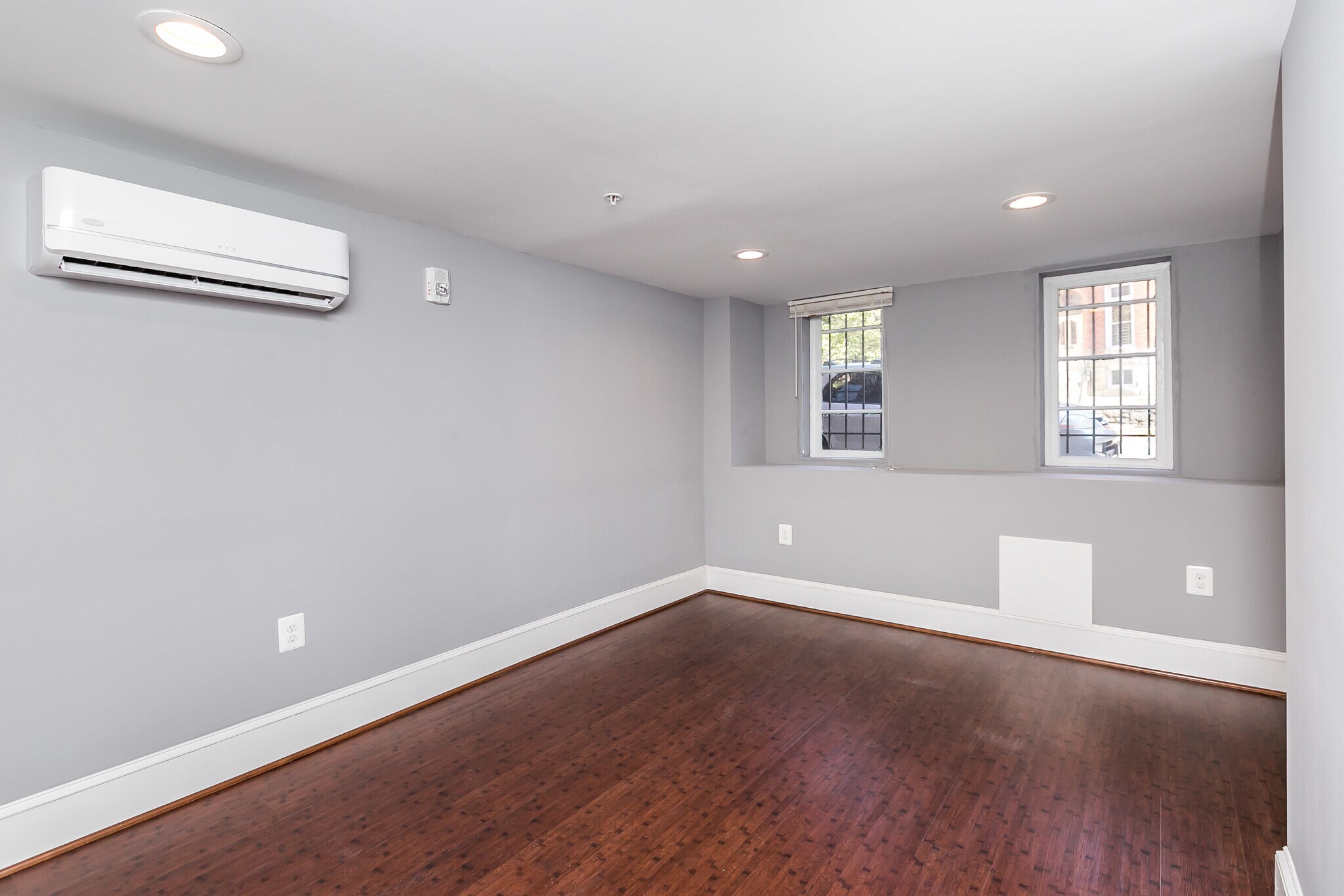 Building Photo - 1724 Saint Paul St