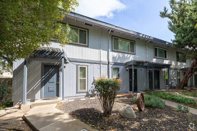 entrance - 1071-1073 Mohr Ln