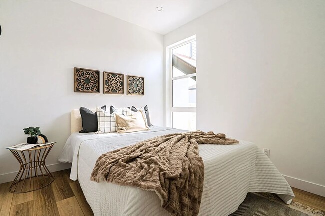 Building Photo - 2945 B. St