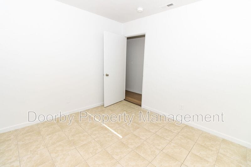 Building Photo - 850 Arlington Ave