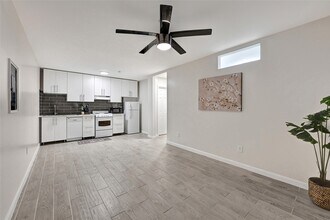 Building Photo - 1607 Welch St