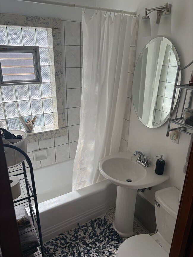 Building Photo - Charming 3 Bed / 1 Bath Home in Mt. Greenwood – Available Now!