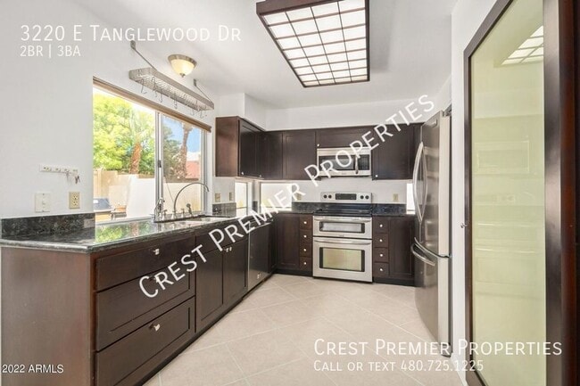 Building Photo - 3220 E Tanglewood Dr