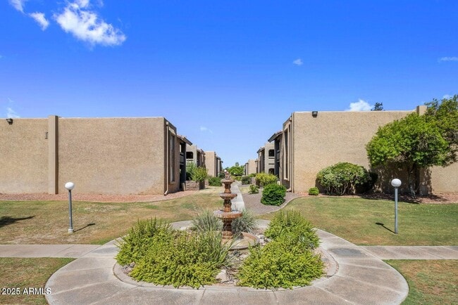 Building Photo - 3825 E Camelback Rd