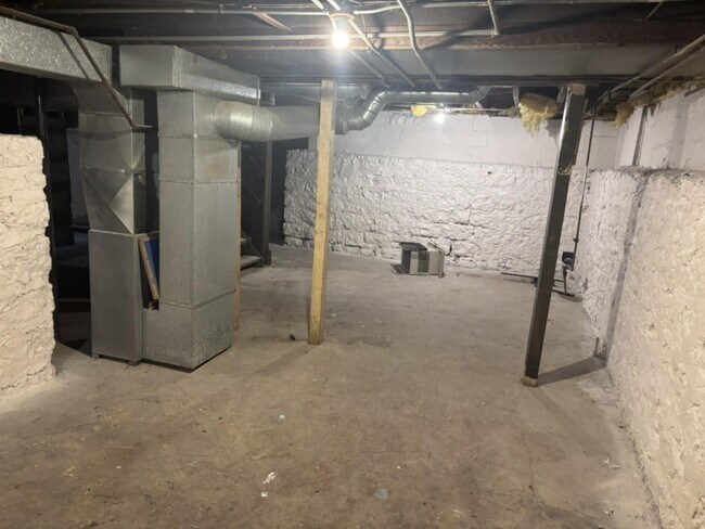 Building Photo - 1318 Benton St