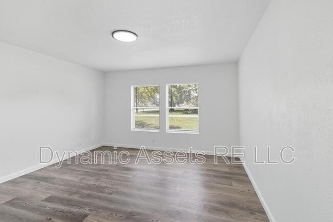 Building Photo - 705 N Cayuga St