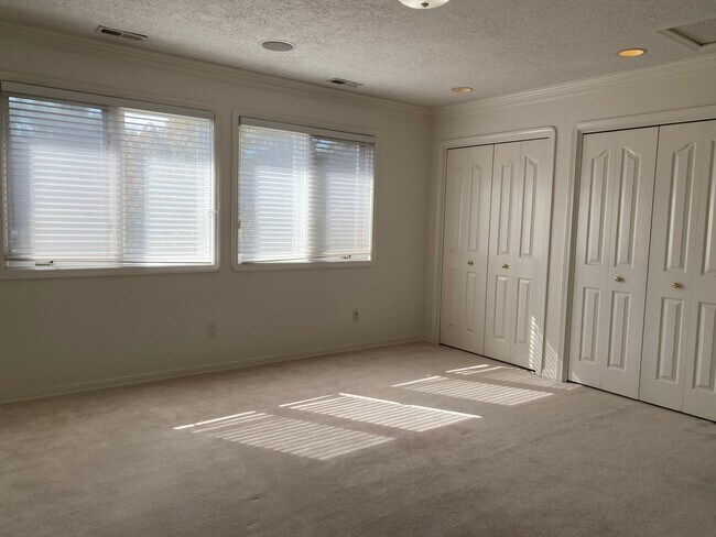Building Photo - 4 Bed/3.5 Bath House in Cottonwood Heights...