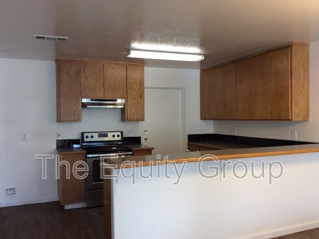 Building Photo - 437 N Park St