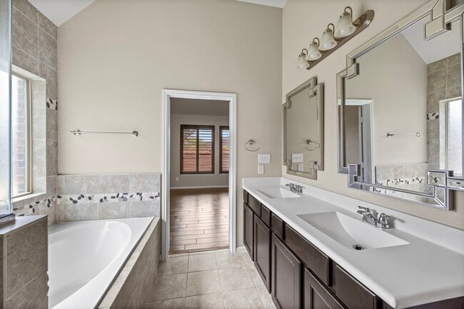 Building Photo - 23831 Villa Lisa Dr