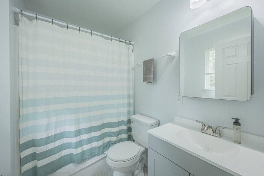 Building Photo - 635 Rivermont Rd