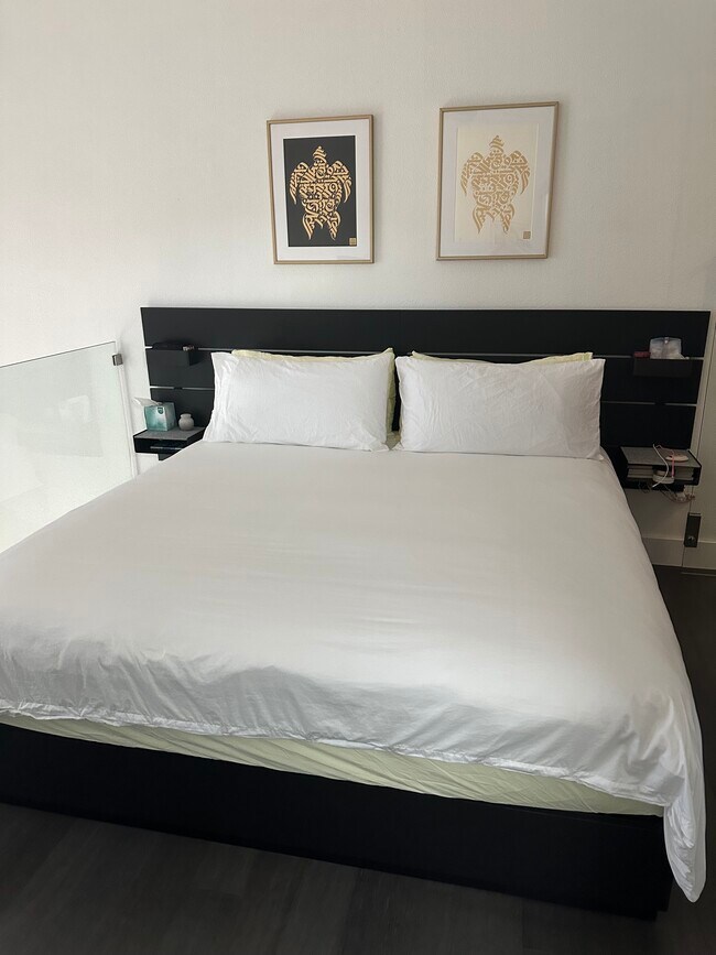 Building Photo - 955 W Hawthorn St