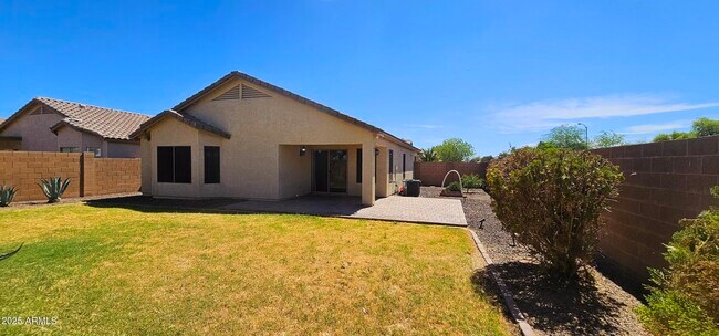 Building Photo - 224 S Cactus St