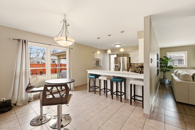 Building Photo - Beautiful 4 Bedroom/3 Bathroom Home in University Hills Area!