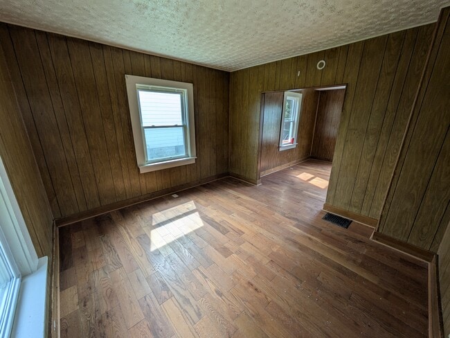 Building Photo - 3162 E 5th Ave