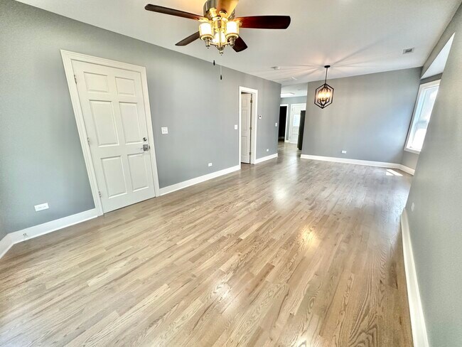 Building Photo - 2233 N Lawler Ave