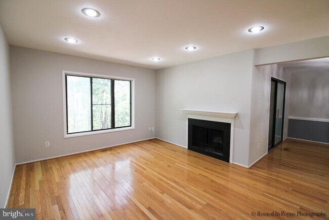 Building Photo - 20423 Meadow Pond Pl