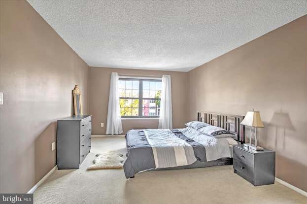 Building Photo - 18 Feiler Ct