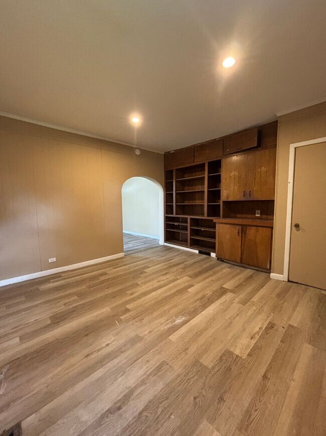 Building Photo - 3 Bedroom -Duplex