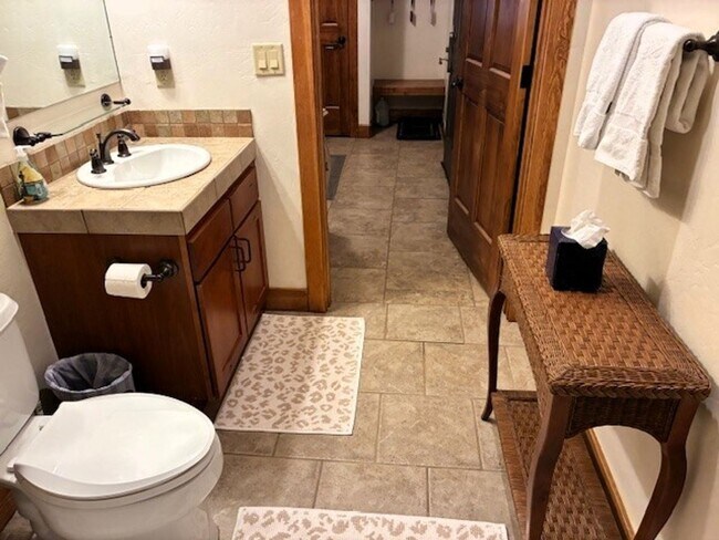 Building Photo - Summer Seasonal Rental - The Cache at Union Creek #3-101