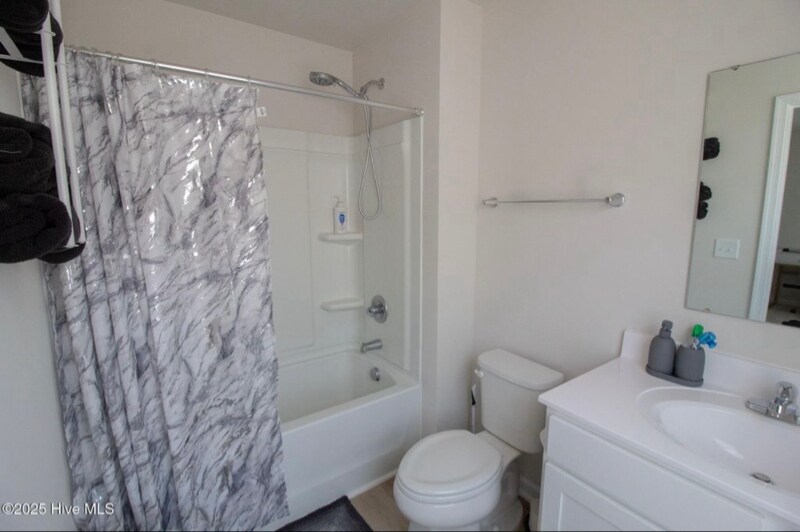 Building Photo - 8950 Shallow Crk Trl