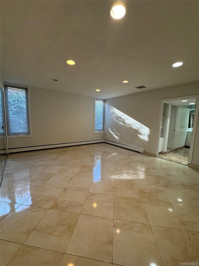 Building Photo - 12 Chadwick Rd