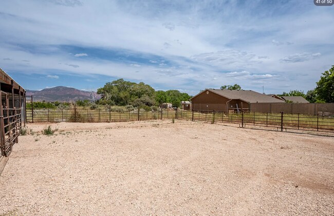 Building Photo - 408 Harmony Dr